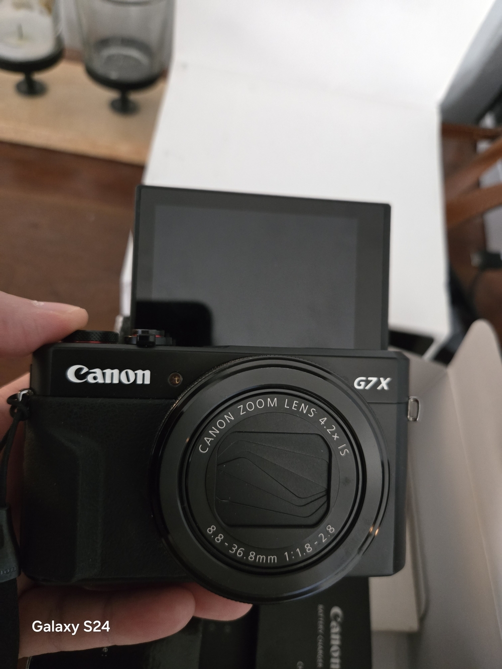 Canon PowerShot Compact Digital Camera in Black - Picture 8 of 10